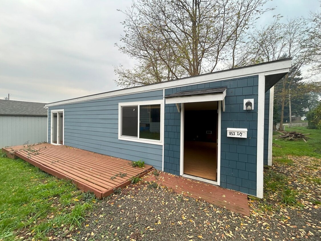 Primary Photo - Coquille Living