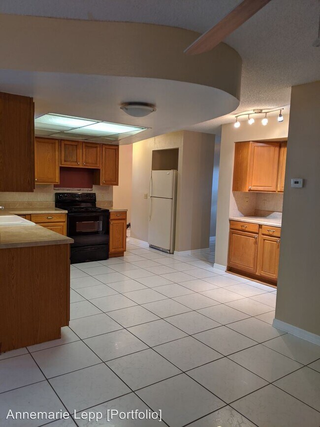 Building Photo - 3 br, 2 bath House - 3722 Kitty Hawk Ave #1