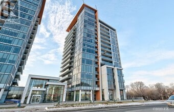 Building Photo - 9608 Yonge St