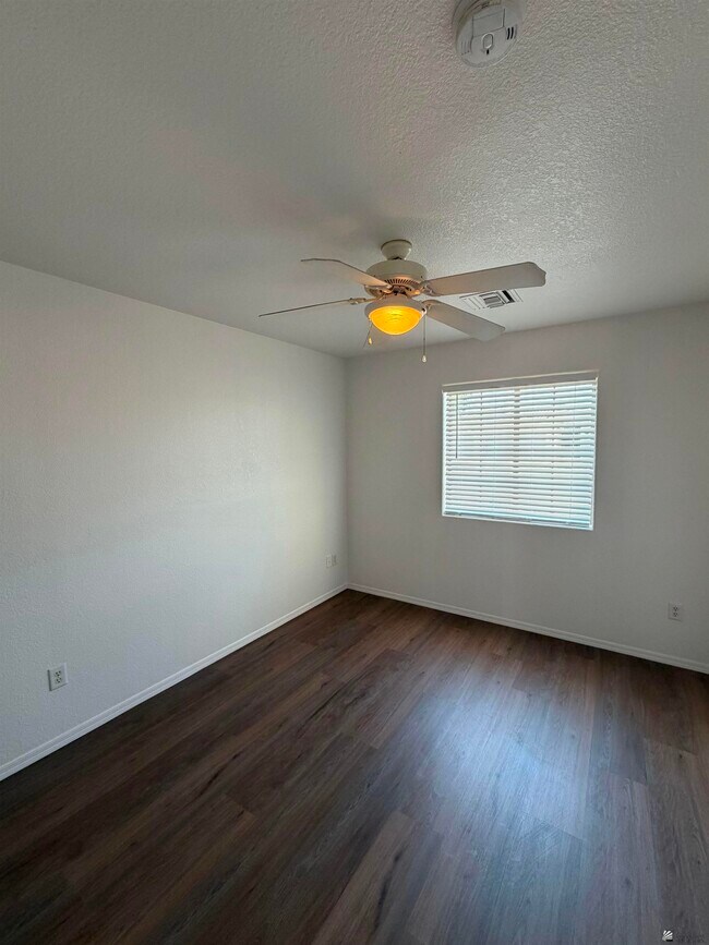 Foto del edificio - 11822 E 28th Pl