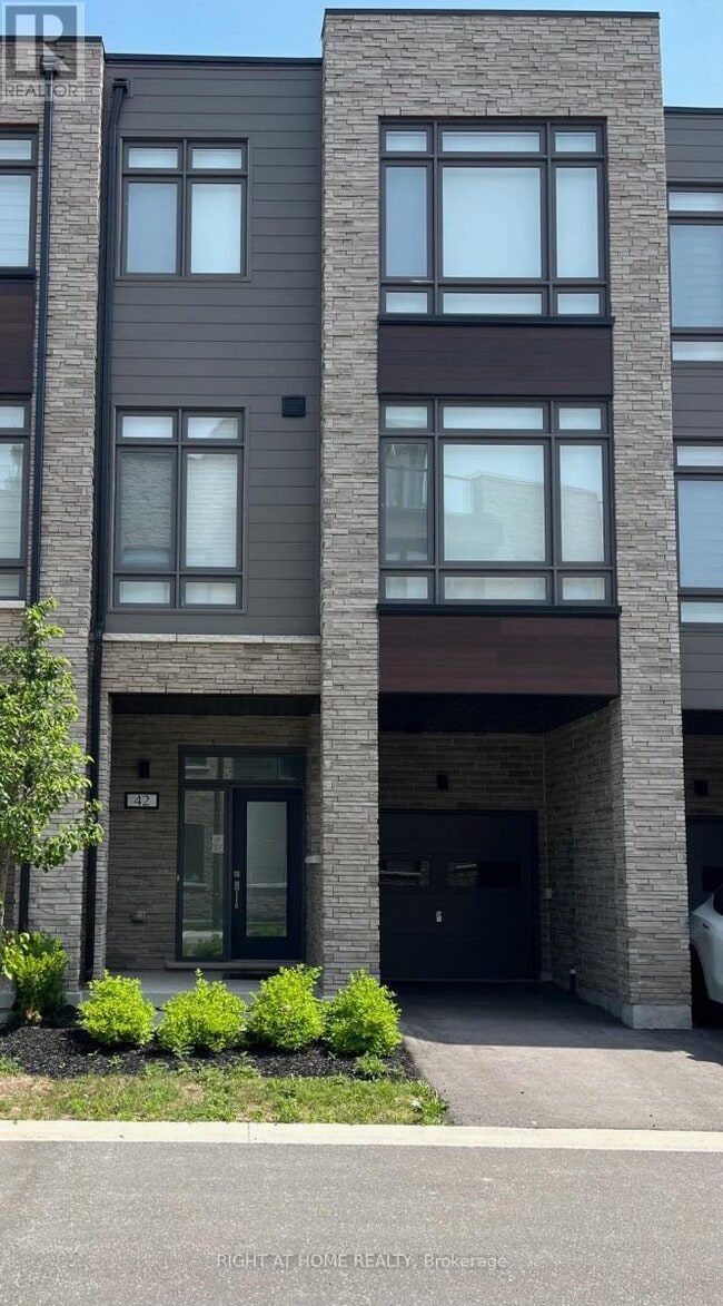 Building Photo - 42 Wyn Wood Ln