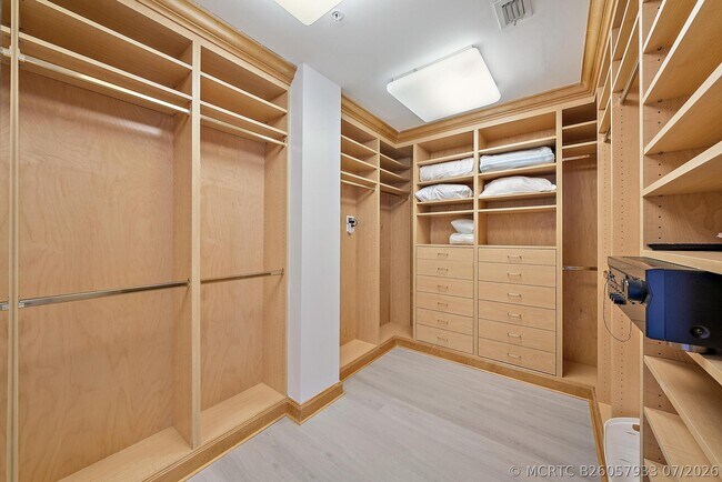 Building Photo - 2070 N Ocean Blvd