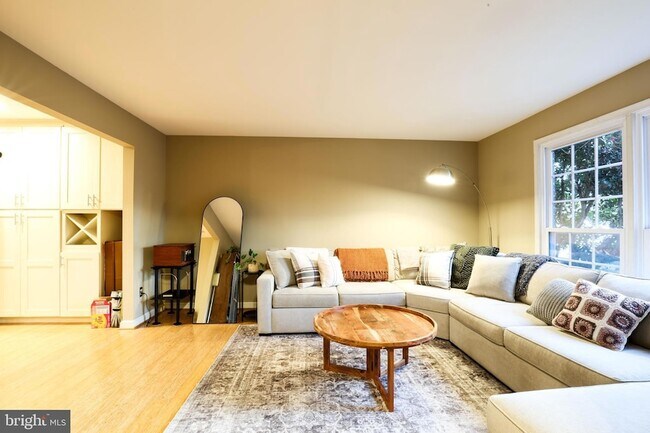 Foto del edificio - 7966 Hidden Bridge Dr