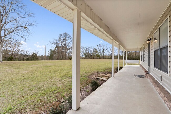 Building Photo - HOME FOR RENT ON 17 ACRES