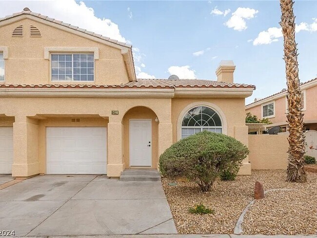Foto del edificio - Charming 2BR Townhome in Las Vegas