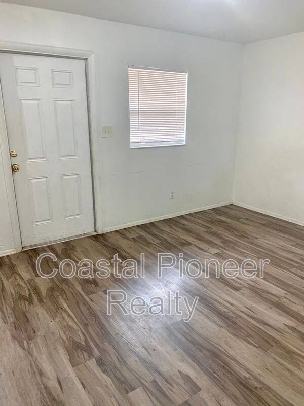 Photo - 2617 E 32nd Ave Apartment