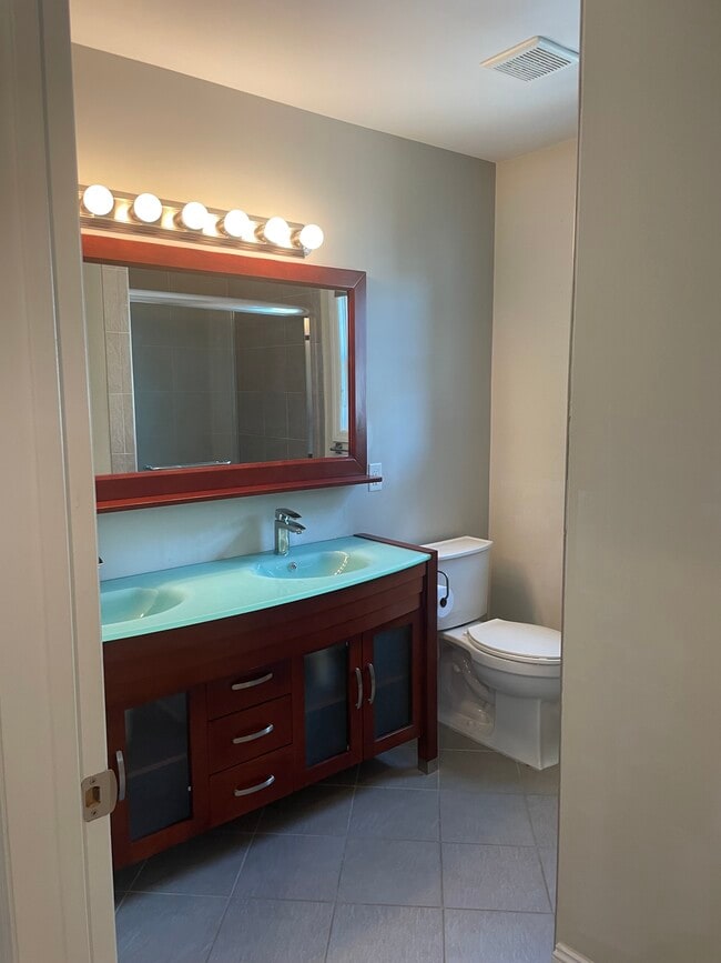 Building Photo - 234 Greenwood Ave