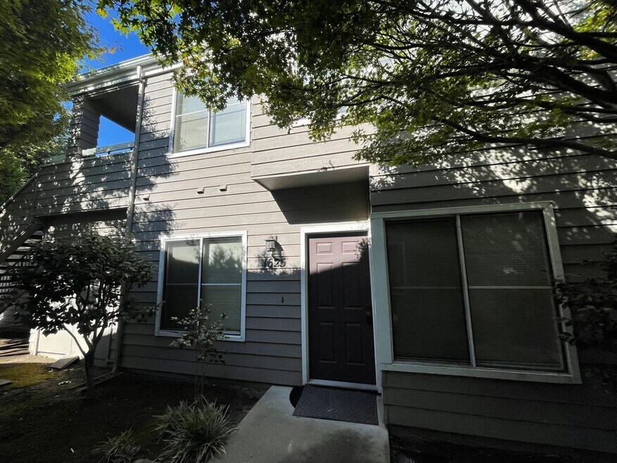 Private 2bd/1ba Condo with 1 car garage - Available Now!