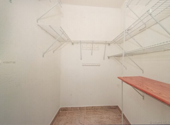 Foto del edificio - 17800 NW 73rd Ave
