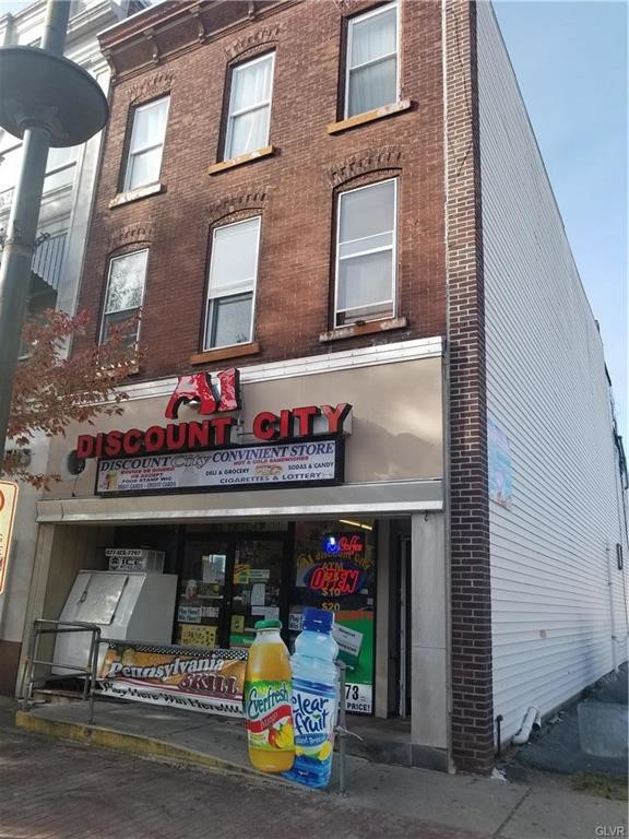 Primary Photo - 1015 Hamilton St