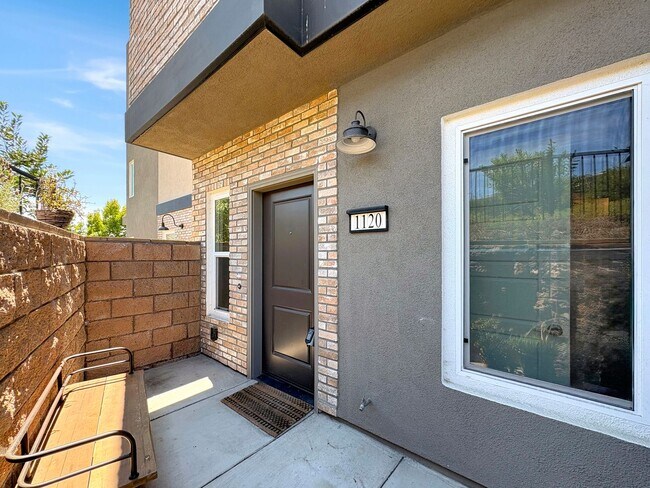 Foto del edificio - Spacious San Elijo Hills Home with 2-car G...