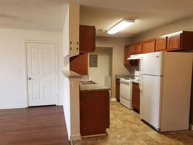 Building Photo - 420 Free Kings Hwy
