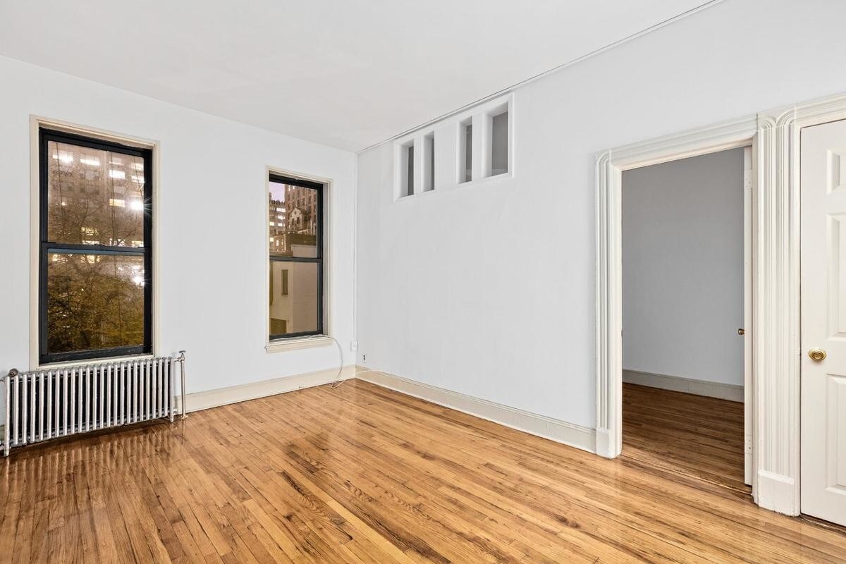 Primary Photo - 971 Lexington Ave