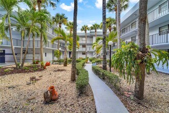Building Photo - 10825 SW 112th Ave