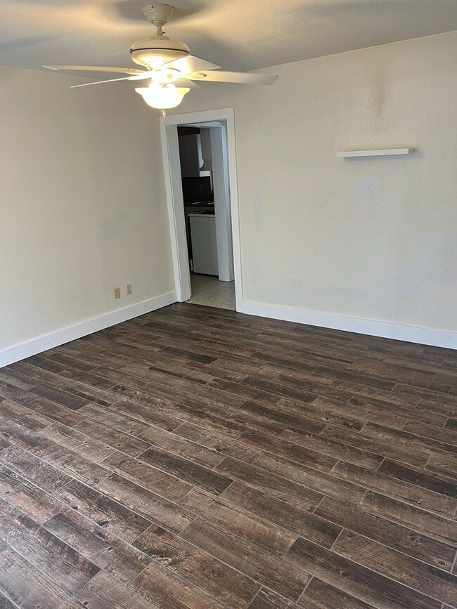 Building Photo - Move in ready!