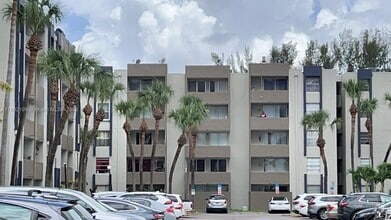 Building Photo - 10000 NW 80th Ct