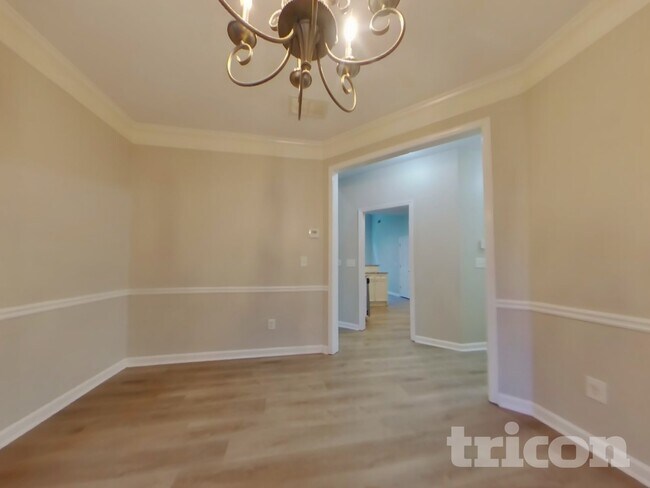 Building Photo - 1060 Middlebrooke Dr