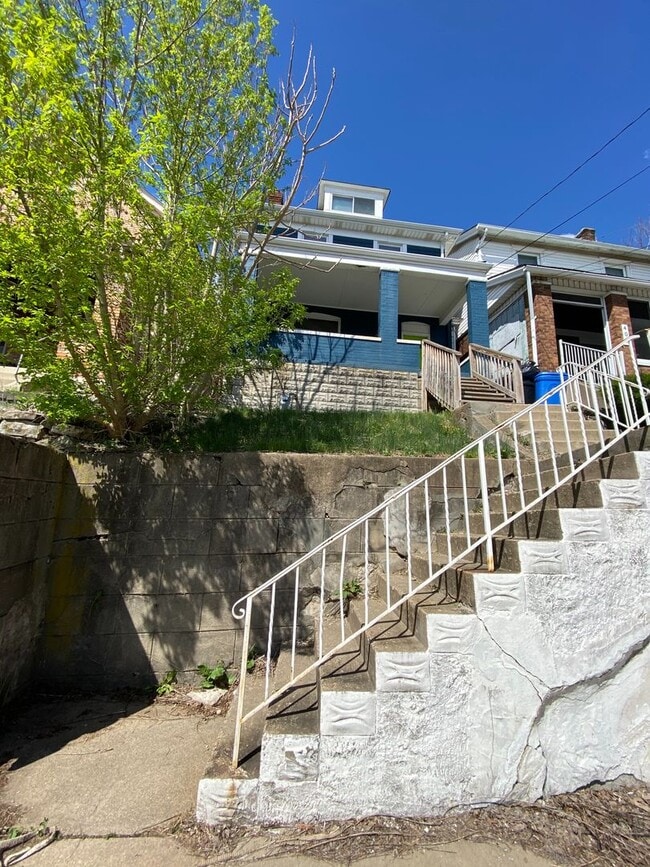 Building Photo - 405 Edgemont St