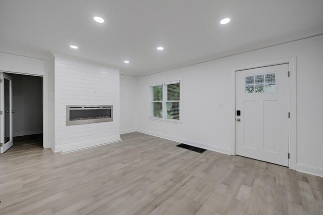 Foto del edificio - 593 Lynnhaven Dr SW