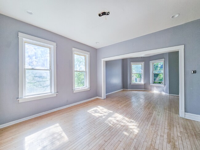 Building Photo - 3208 W Beach Ave