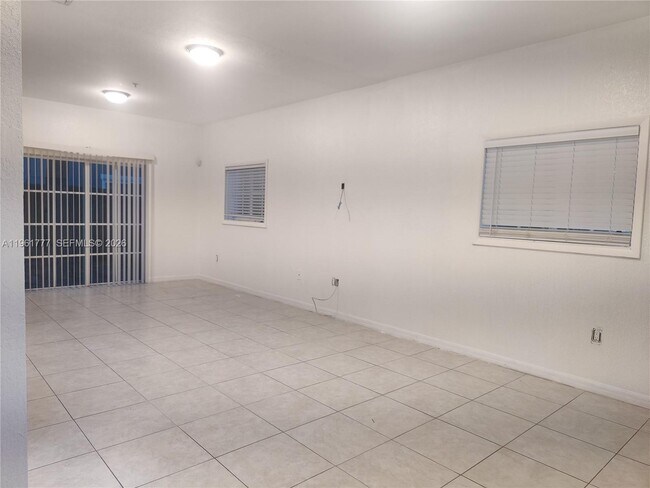 Foto del edificio - 3928 SW 52nd Ave