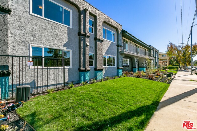 Building Photo - 6640 Woodley Ave