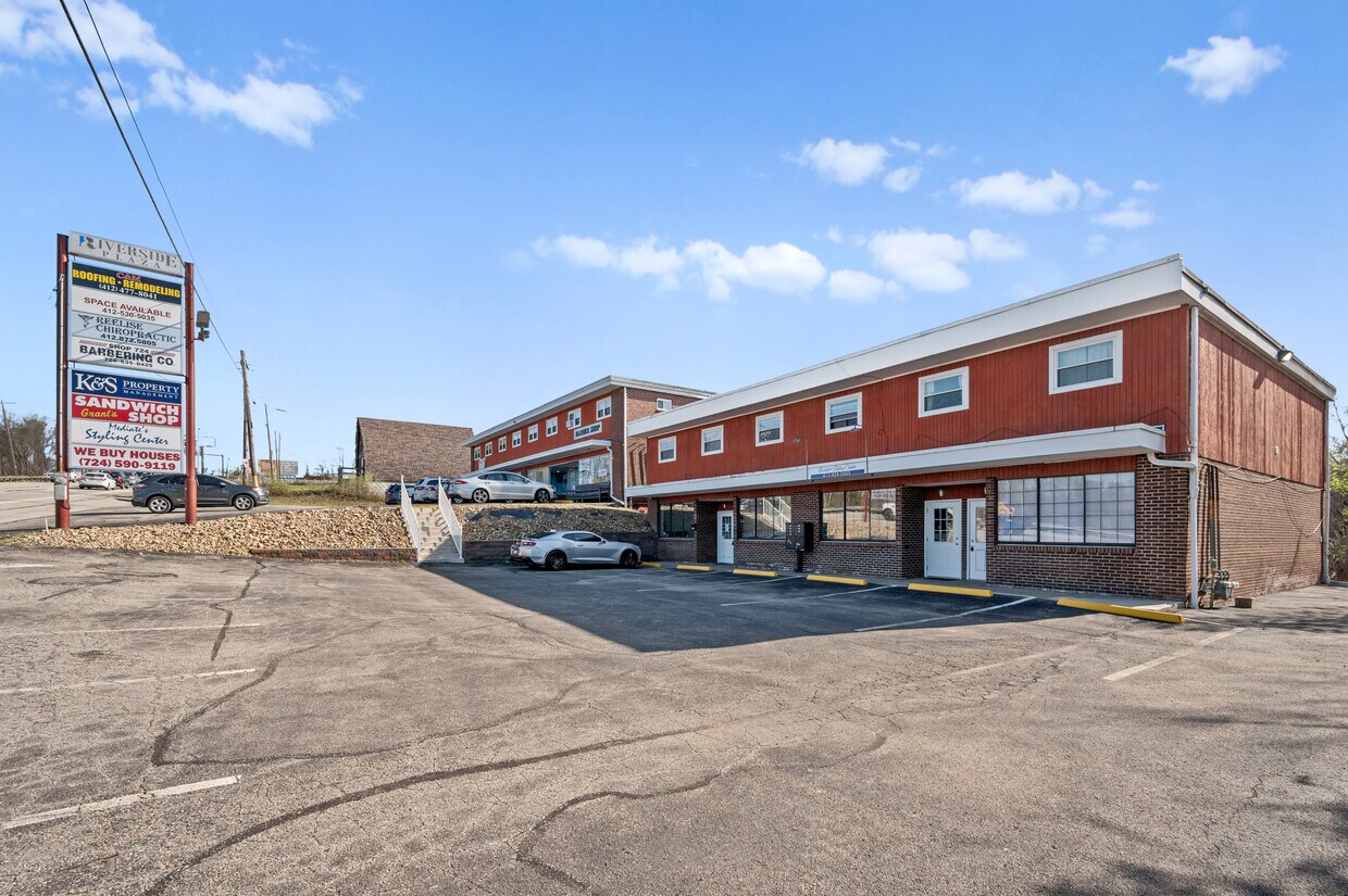 Photo - 13900 US-30 (North Huntingdon, PA)