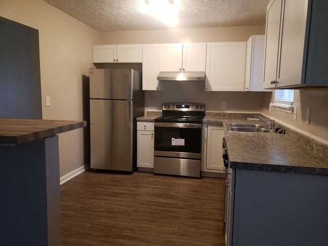 Foto del edificio - Spacious Ranch-Style 3 Bedroom Home with Bonus room Large back yard!