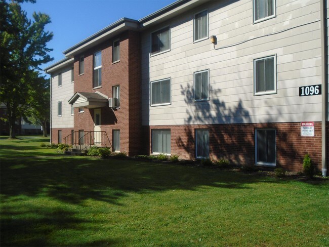 Building Photo - 1042 Eastway Dr