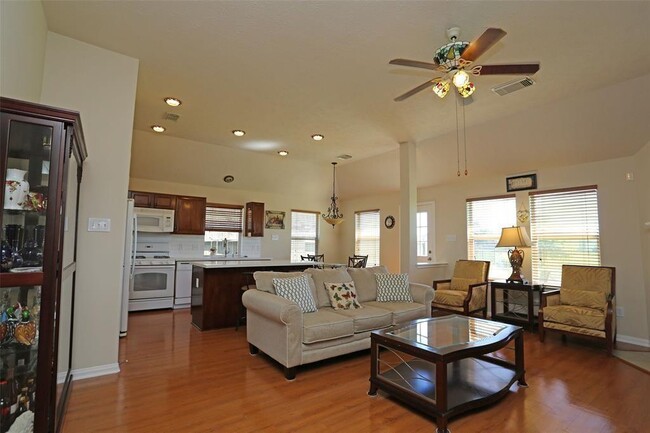 Foto del edificio - 3105 Summer Storm Ln