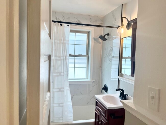 Bathroom - 514 Walnut Ave