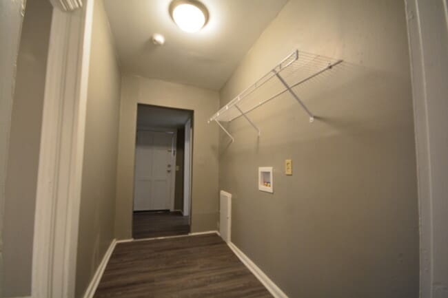 Building Photo - Available Now 4 Bedroom, 2 Full Bath Home