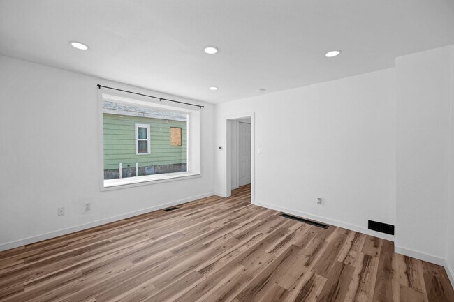 Building Photo - Northeast Spokane Home - Completely Remode...
