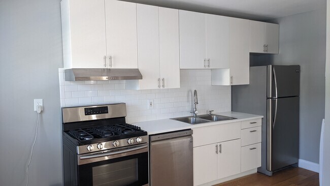 Building Photo - 131 E 46th St