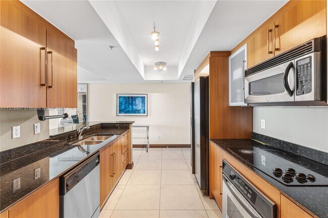 Foto del edificio - 325 S Biscayne Blvd