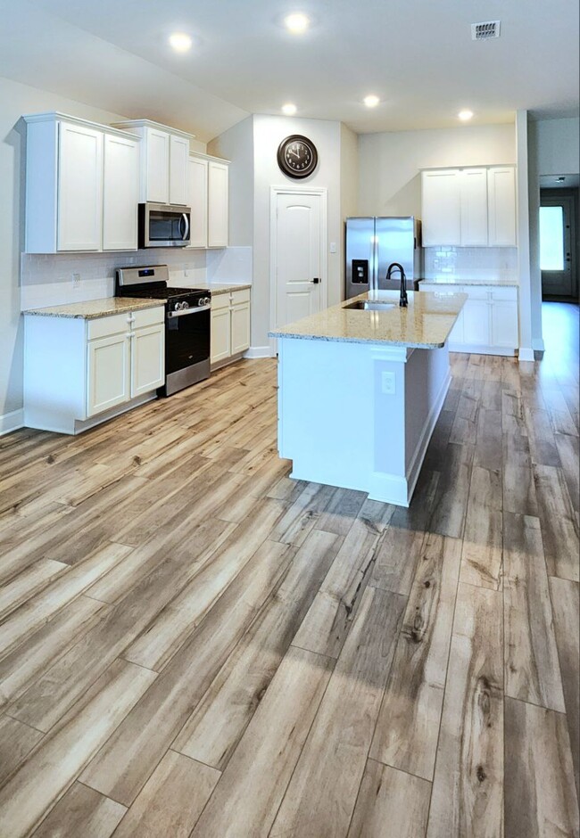 Foto del edificio - 2024 Hardwick Dr