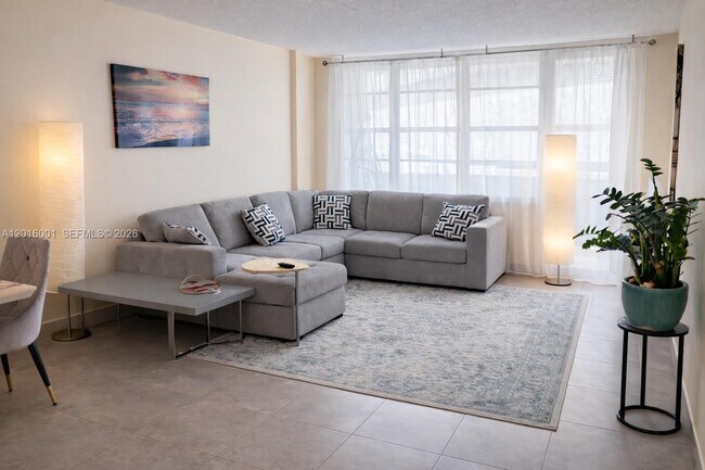 Foto del edificio - 3725 S Ocean Dr