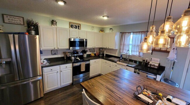 Building Photo - Benjamin Crossing...3 Bedroom 2.5 Bath