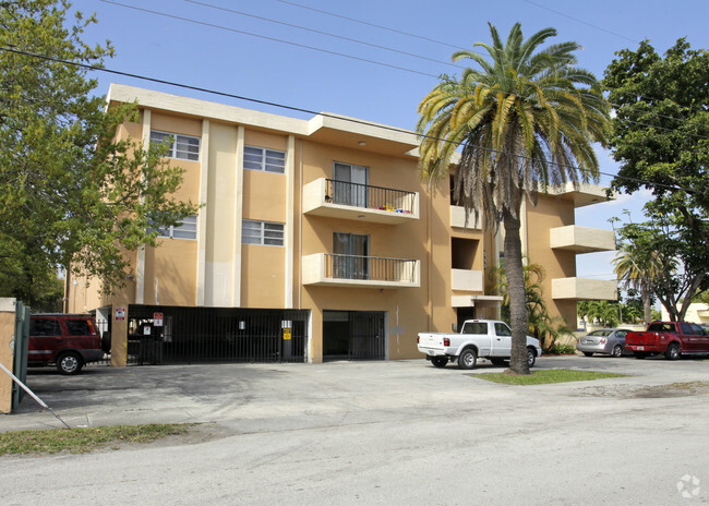 Building Photo - Causeway Apartments