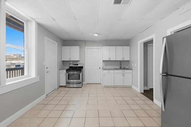 Building Photo - 293 Clemente St