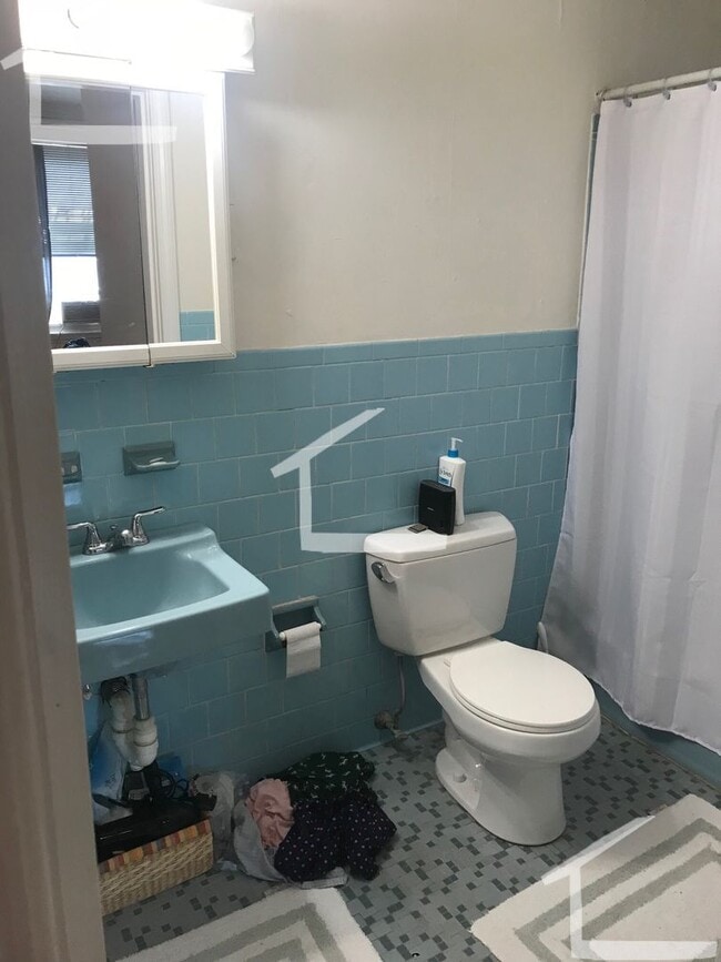 Building Photo - Conveniently located Beacon Hill Studio, B...