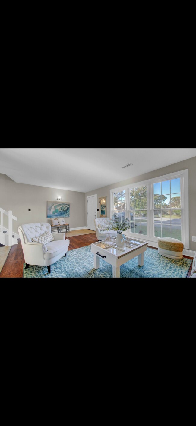 Foto del edificio - 5565 E Shirley Dr