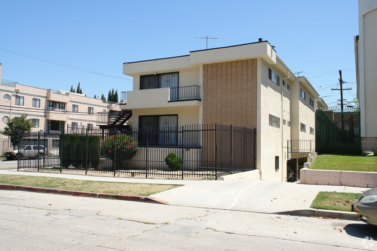 Building Photo - 940 S Gramercy Dr