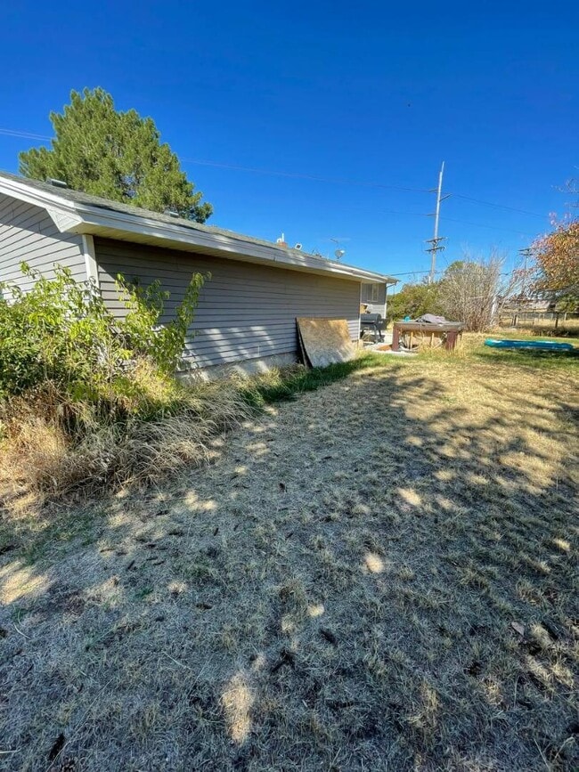 Building Photo - 3892 E 200 Rd N