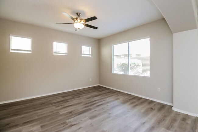Foto del edificio - 1447 S Pheasant Dr