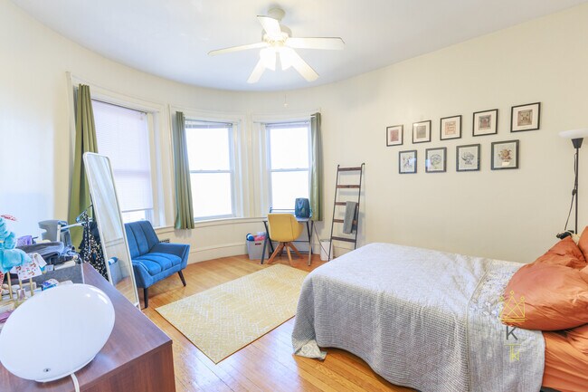 Foto del edificio - 1477 Beacon St