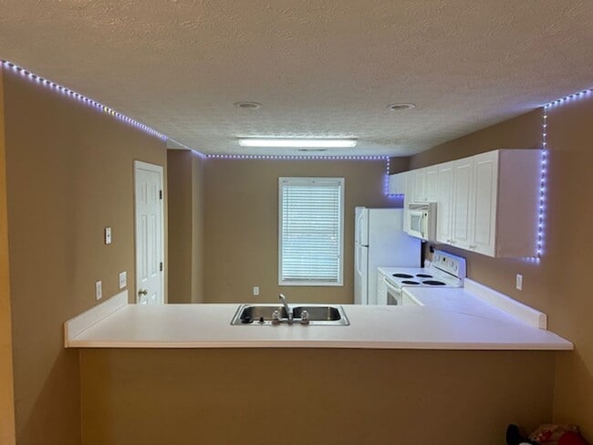 Donahue Crossing Condominiums #1409 - Donahue Crossing Condominiums #1409