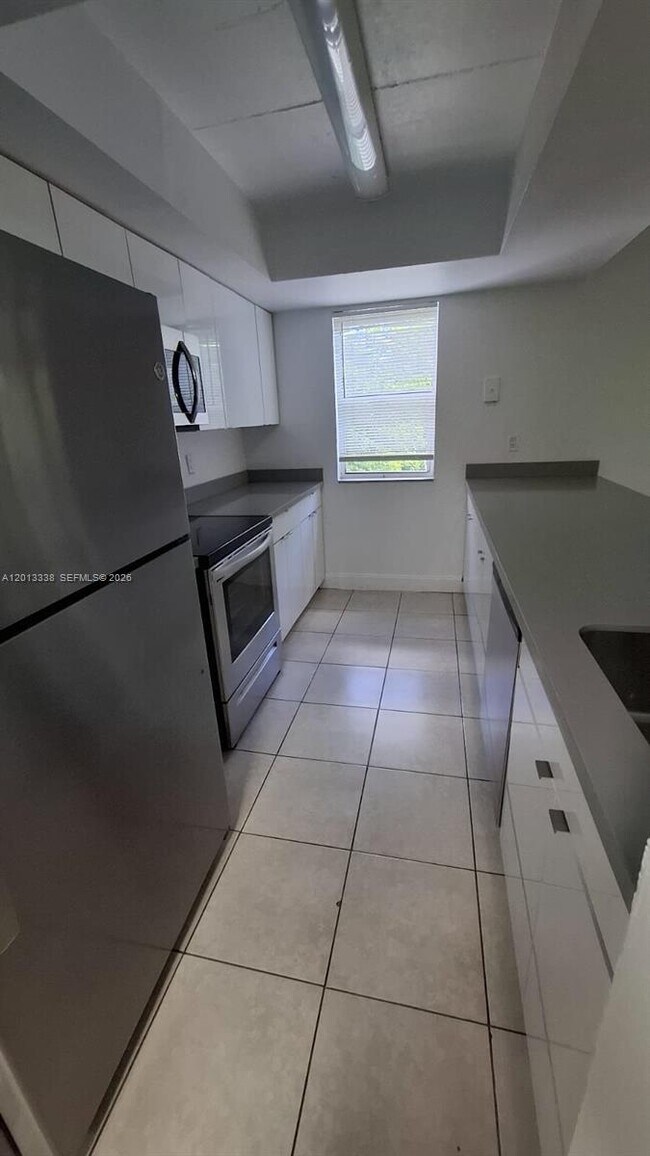Foto del edificio - 16220 NW 2nd Ave