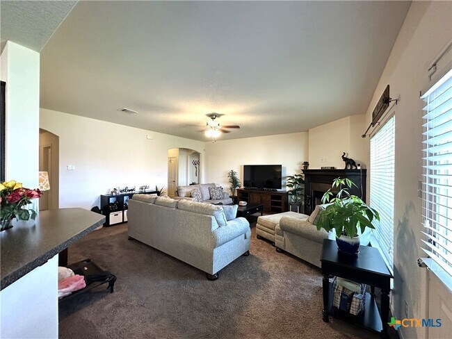 Building Photo - 4402 Colonel Dr