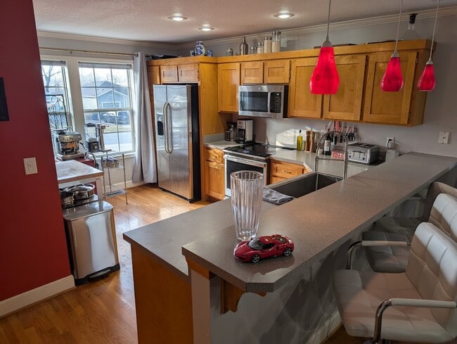 Building Photo - 206 W 78th St